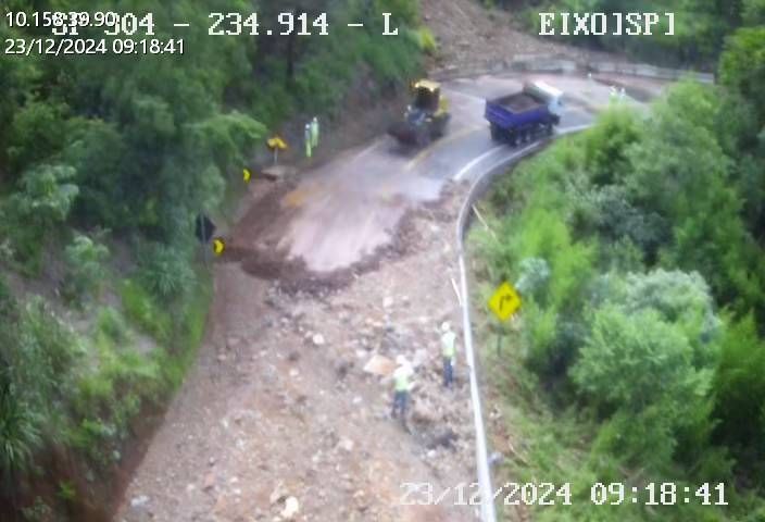 Limpeza da pista na altura do Km 234.