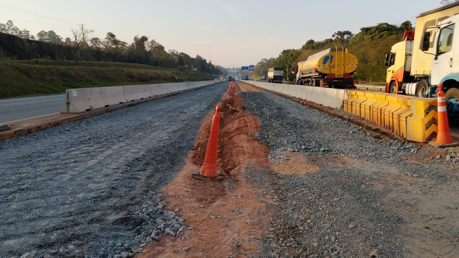 19/04 08h28min – Fotos recebida do local da obra via WhatsApp