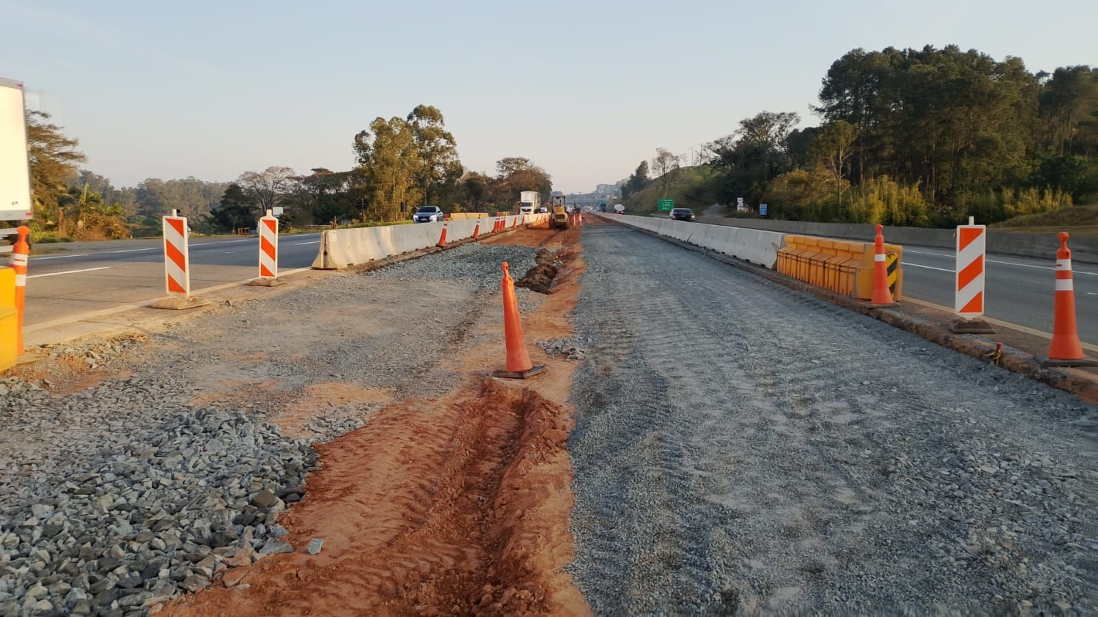 19/04 08h28min – Fotos recebida do local da obra via WhatsApp