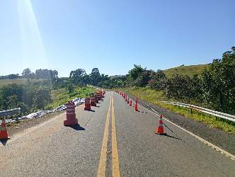 15/03 08h50min – Foto recebida do local da erosão.