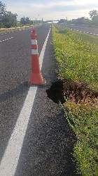 Erosão pelo canteiro central