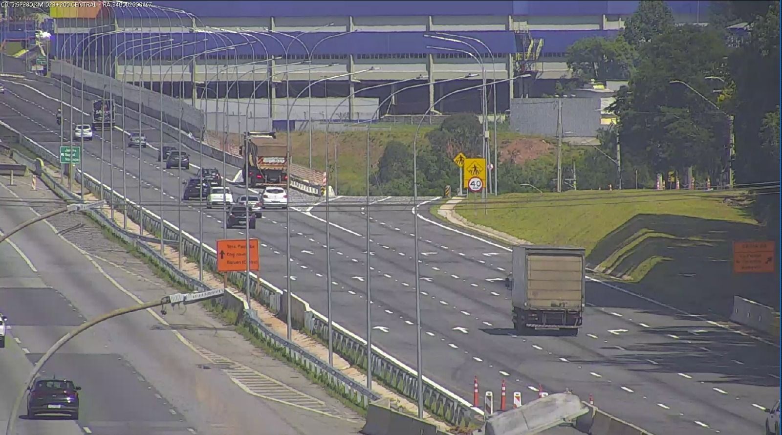 Pista marginal Oeste liberada ao trafego do km 24 ao km 25+500.